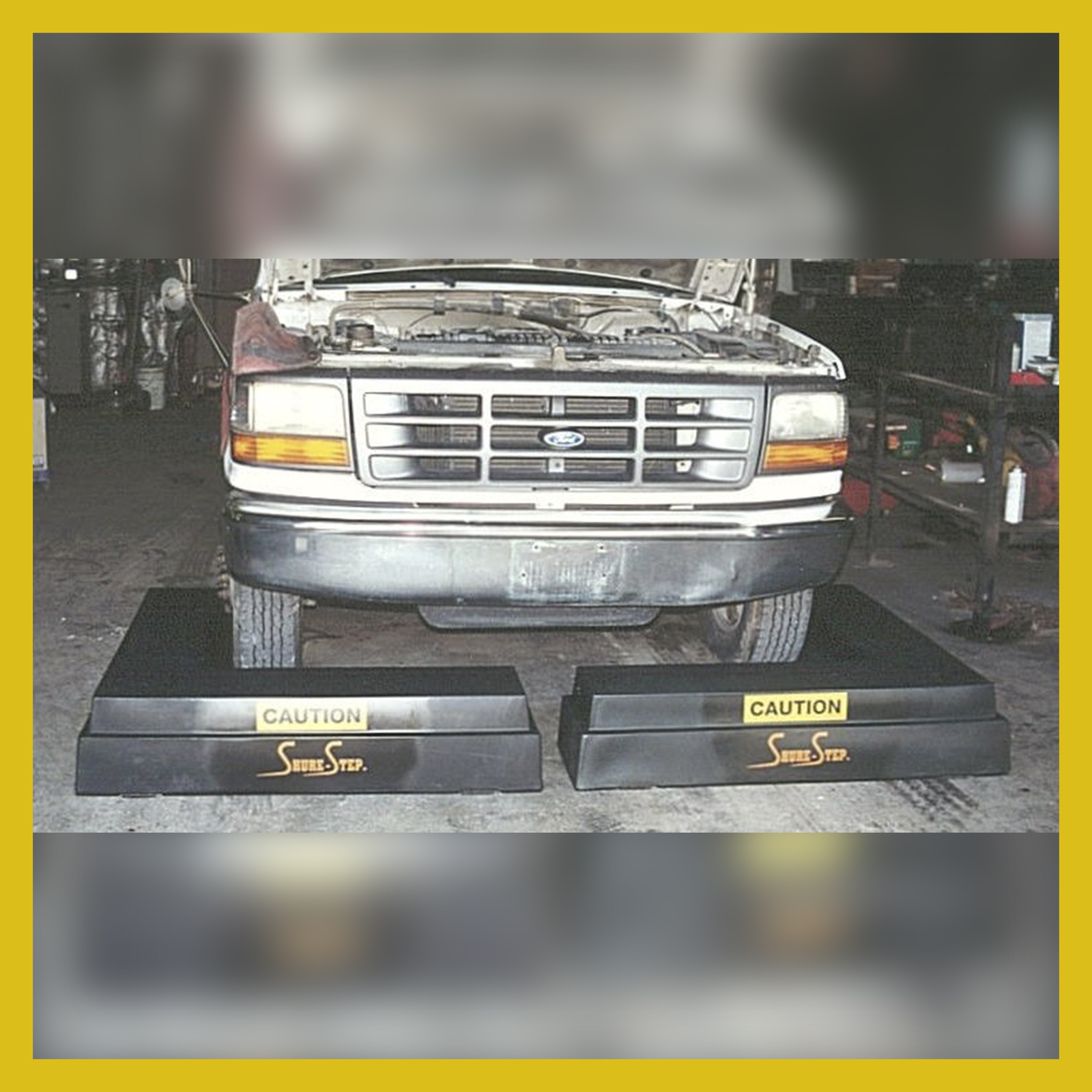 Mechanic Step: L-Shaped Mechanic Step with Wraparound Base