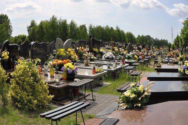 Memorial Gravesite Decoration Ideas with Slatted Benches