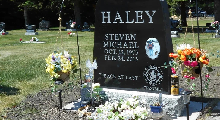 Memorial Headstone Polished Black Granite Monument with Fire Dept Emblem