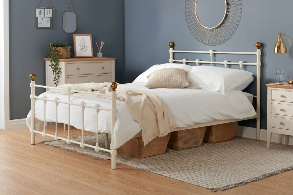 Metal Bedstead Spindle Design Cream Metal Spindle Bed