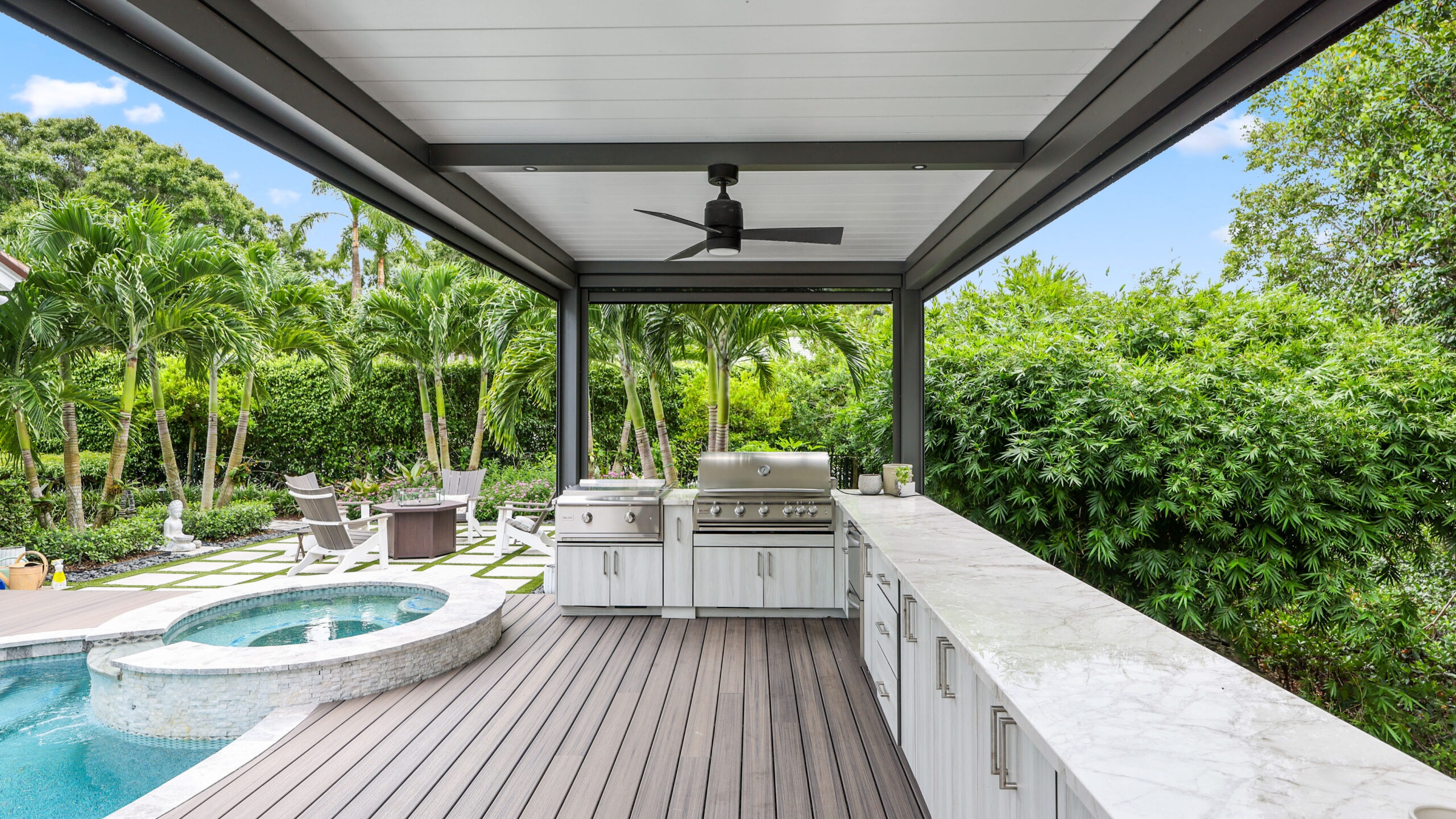 Outdoor Kitchen L-Shaped Layout and Stone Countertop