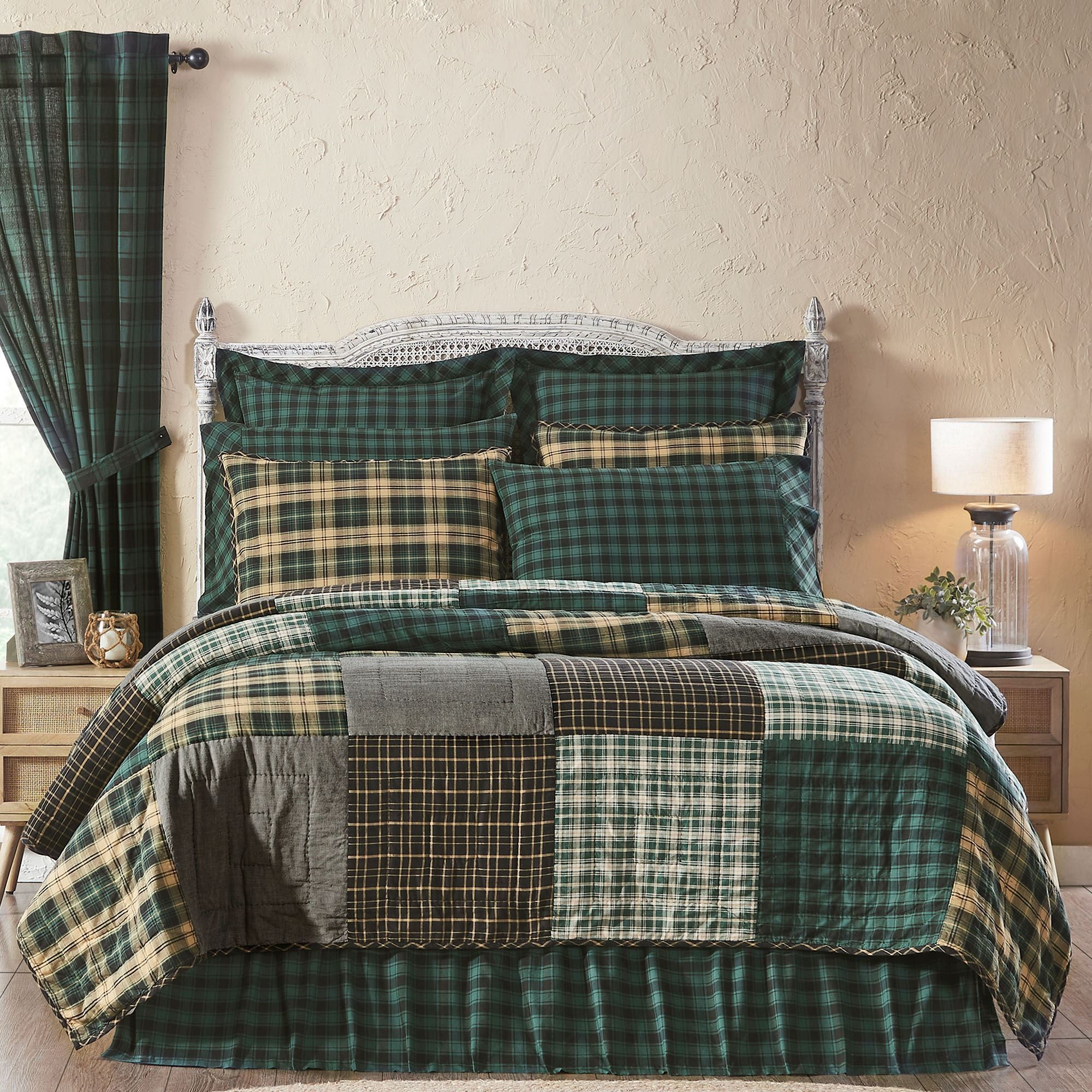 Patchwork Quilt: Mixed Plaid Patchwork Farmhouse Quilt Set