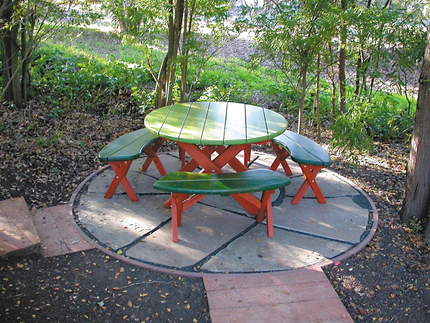 Picnic Table Set Two-Tone Finish for Circular Patio Seating