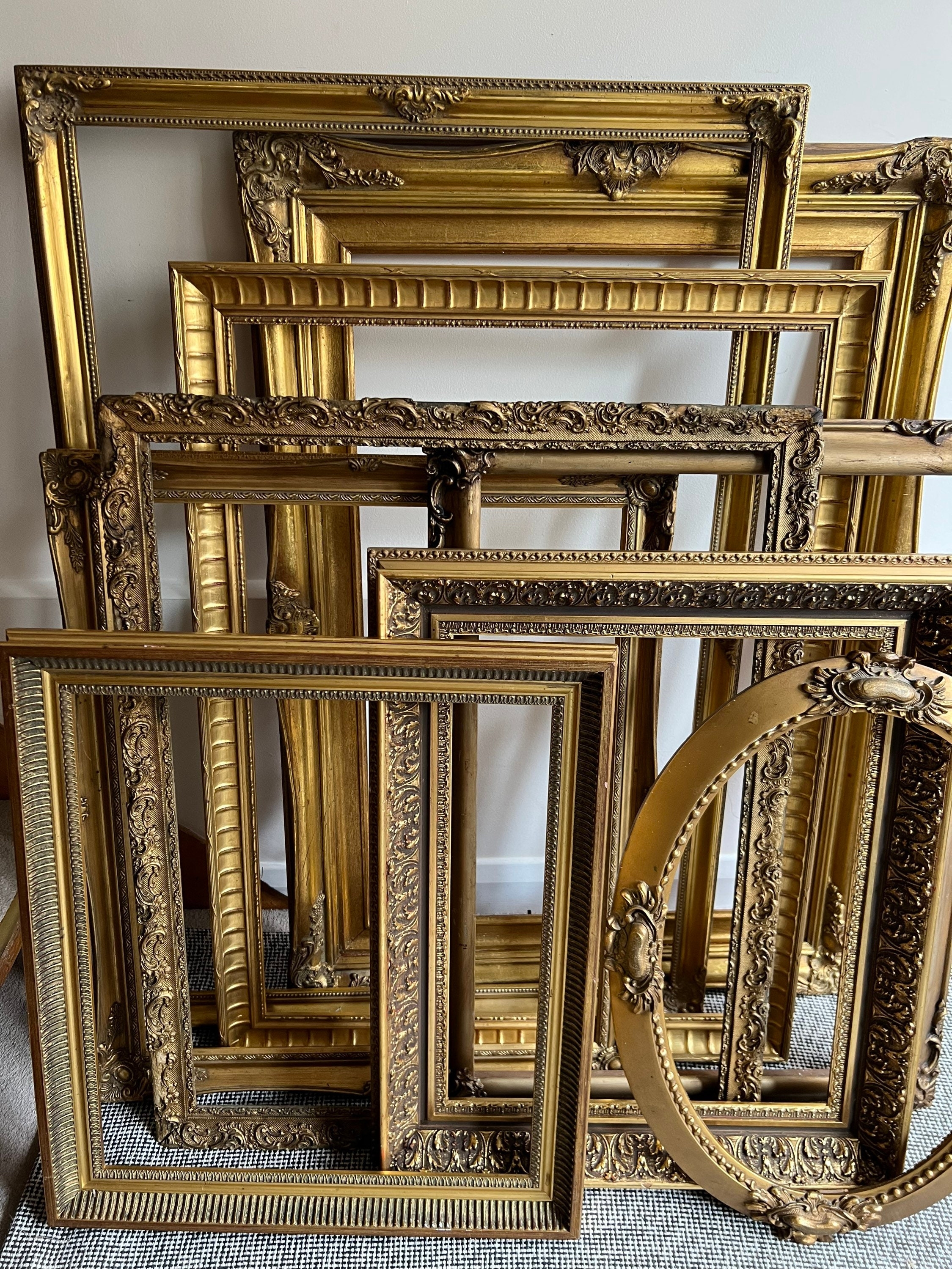 Picture Frame Set: Oval Silhouette and Antique Wall Decor