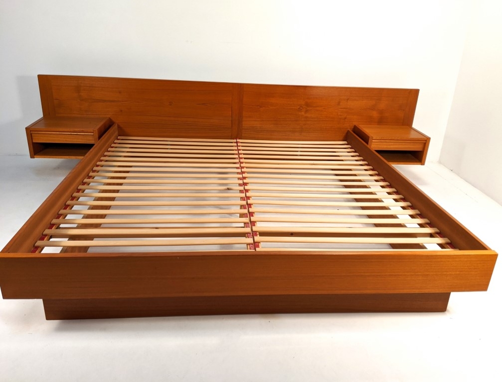 Platform Bed in teak wood with integrated headboard and nightstands