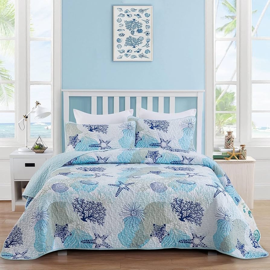 Quilt Set with Starfish Pattern: Ocean Themed Bedroom Decor