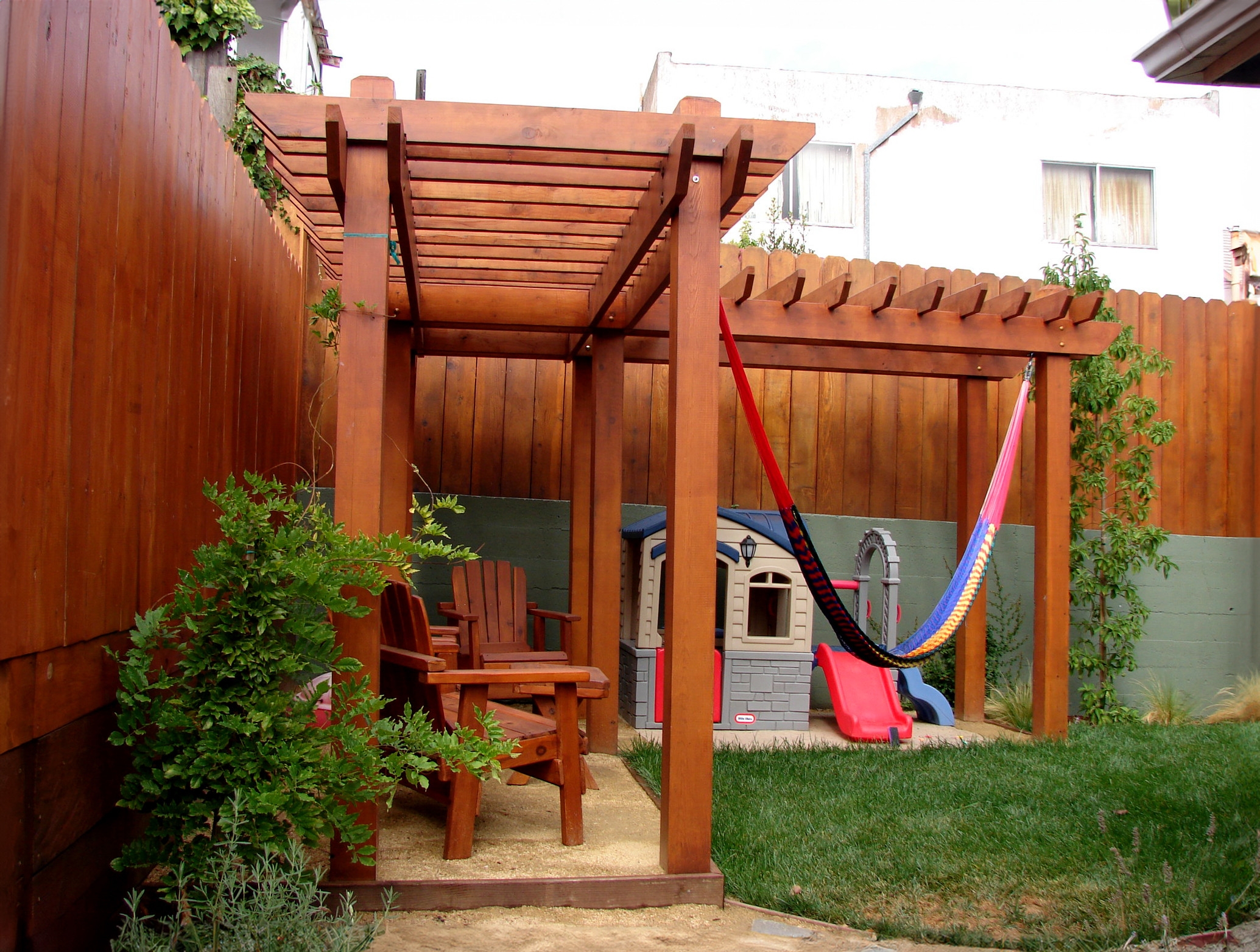 Redwood Pergola L-Shaped Structure and Hammock Mount