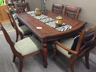 Safari Dining Set with Turned Bollard Legs and Zebra Runner
