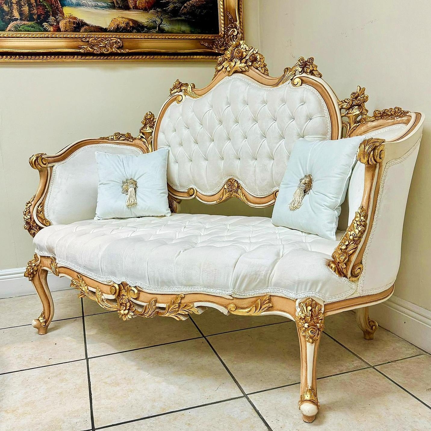 Settee with Tufted Upholstery and Luxury Upholstered Settee