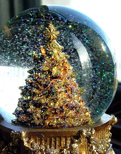 Snowglobe: Iridescent Confetti Star Topper Glam Tabletop