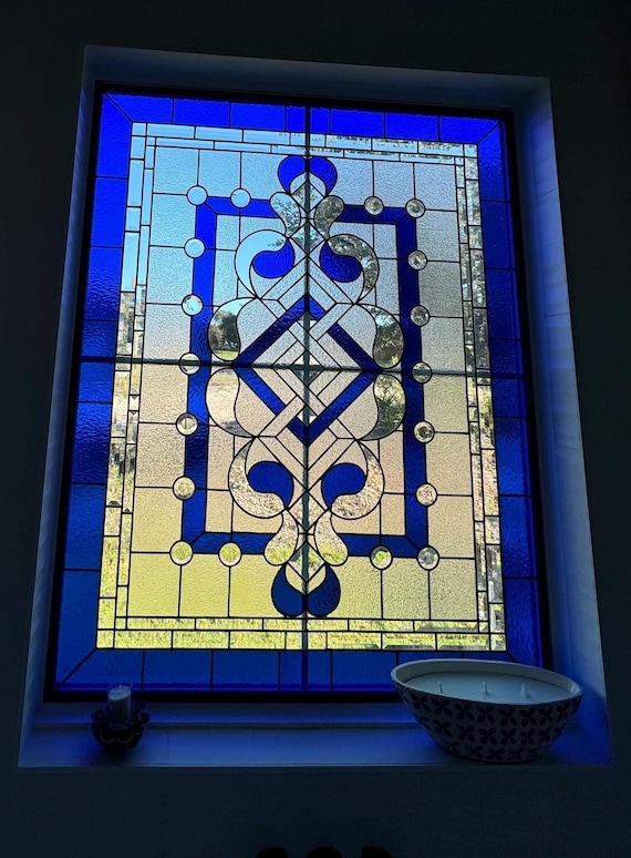 Stained Glass Window: Interlaced Knot Pebbled Design