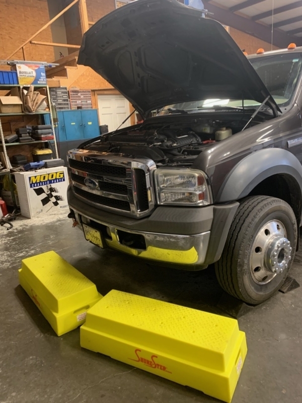 Step Stool: Non-Slip Workshop Platform with Side Handles