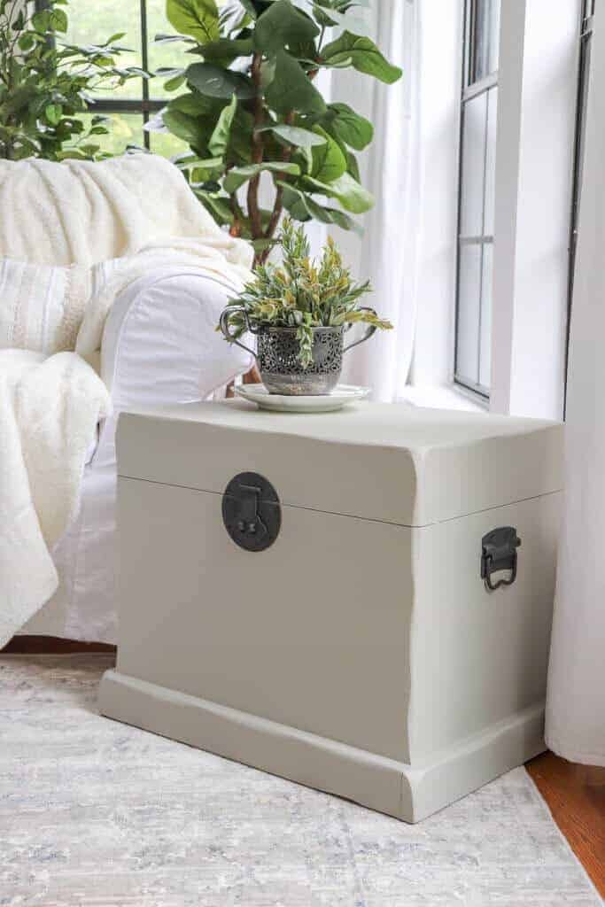 Storage Trunk Round Latch and Painted Greige Finish