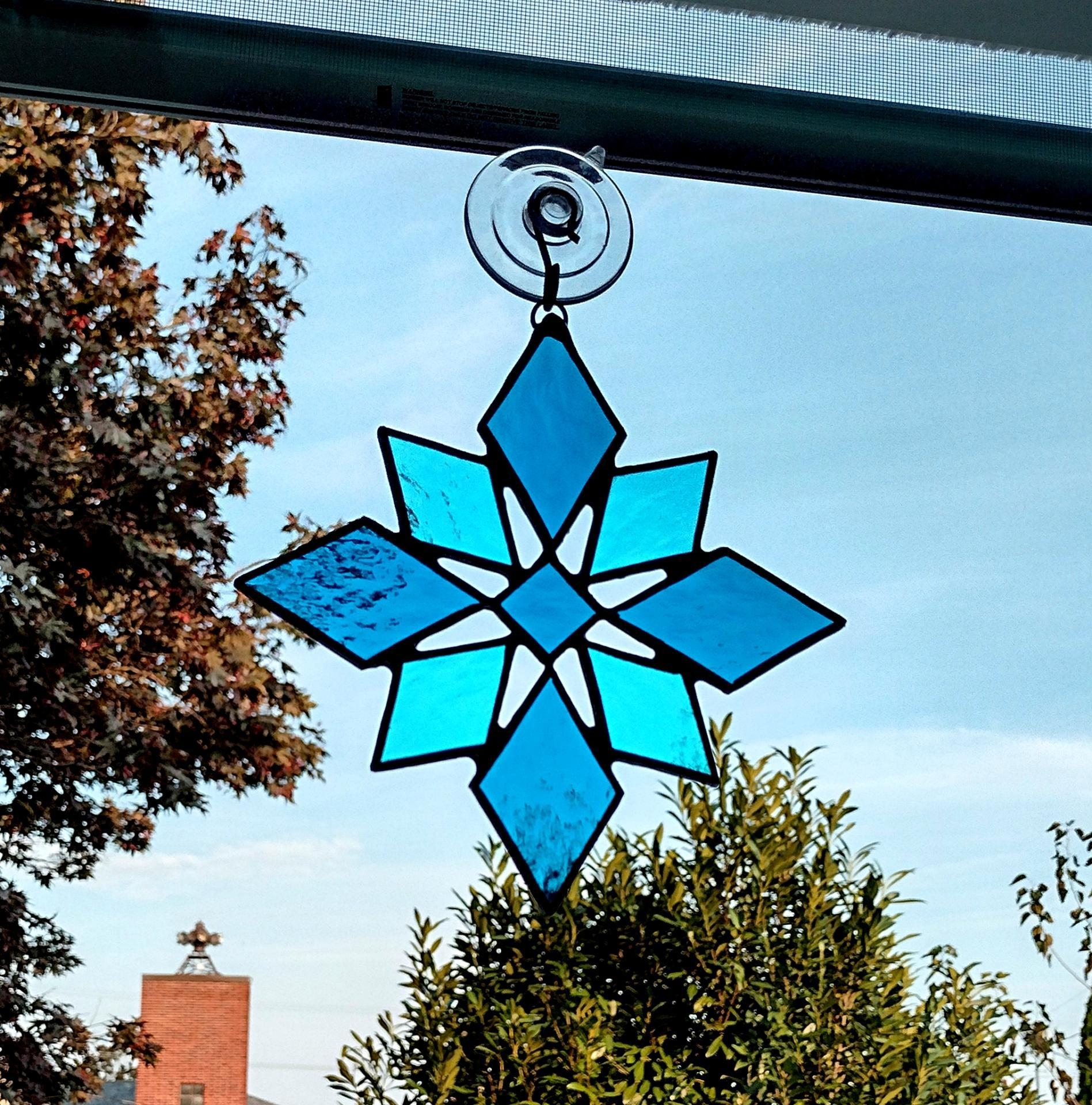 Suncatcher: Snowflake Shape Textured Star Window Art