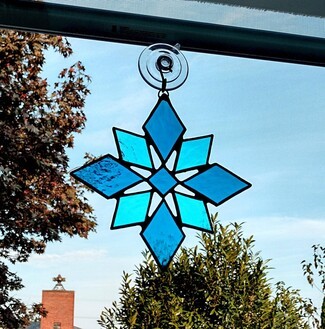 Suncatcher: Snowflake Shape Textured Star Window Art