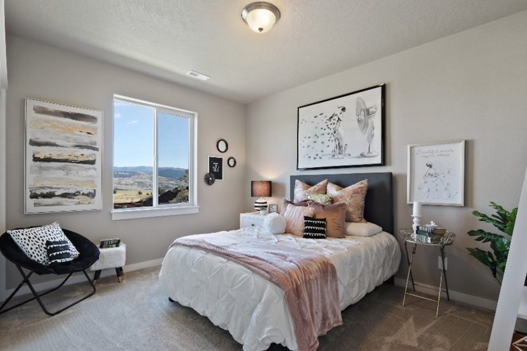 Teen Bedroom with Black White Graphics and Dusty Rose Decor