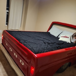 Truck Bed Tailgate Lettering Integrated Taillights Queen