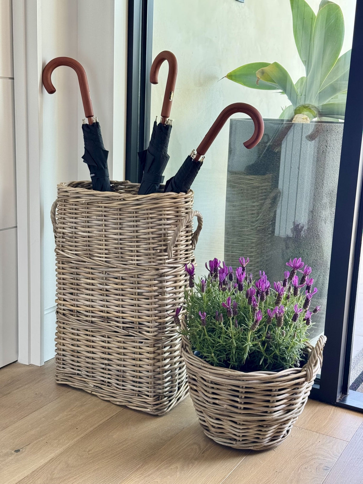 Umbrella Holder Kobo Rattan Oval Silhouette with Drip Tray