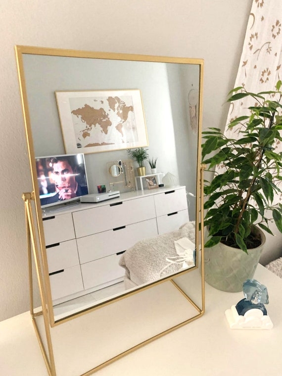 Vanity Mirror: Pivoting Dressing Table Mirror Stand