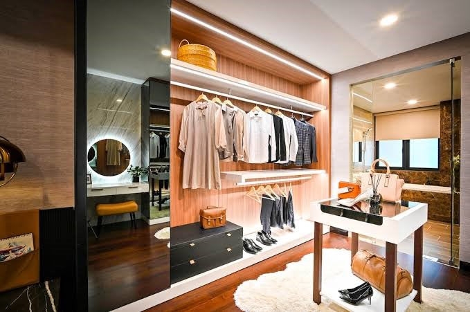 Walk In Wardrobe: Luxury Walk-In Closet Design Yellow