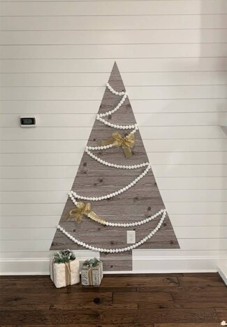 Wall Christmas Tree: Shiplap DIY Shelf Paper Tree Design
