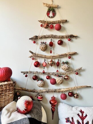 Wall Christmas Tree: Weathered Wood Driftwood Christmas Tree Design