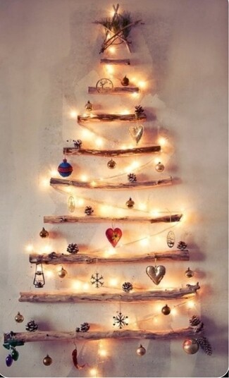 Wall Hanging Christmas Tree: Weathered Wood DIY Holiday Tree