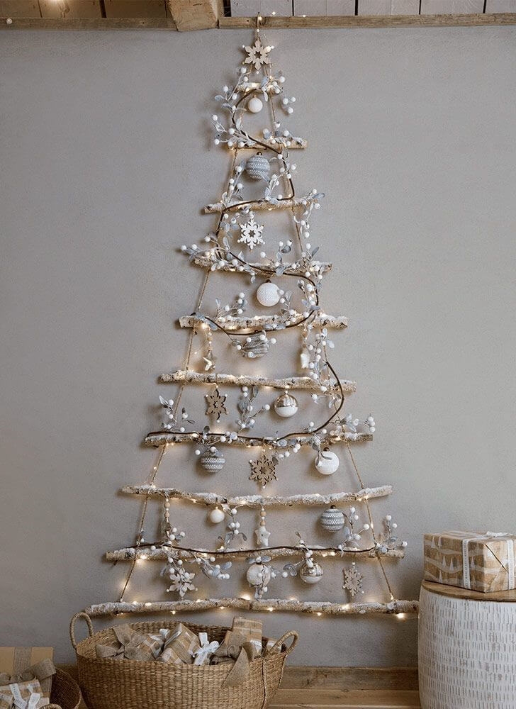 Wall Mounted Christmas Tree: Scandi Minimalist Holiday Decor