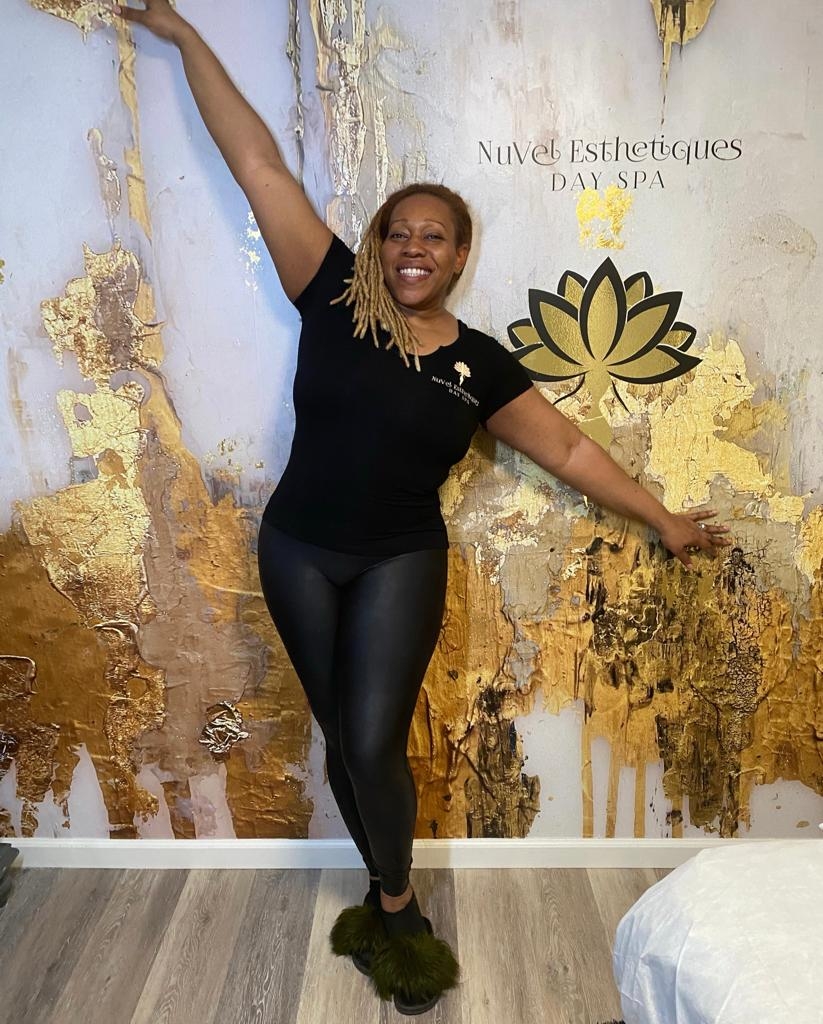 Wall Mural with Metallic Splatter and Modern Glam Design