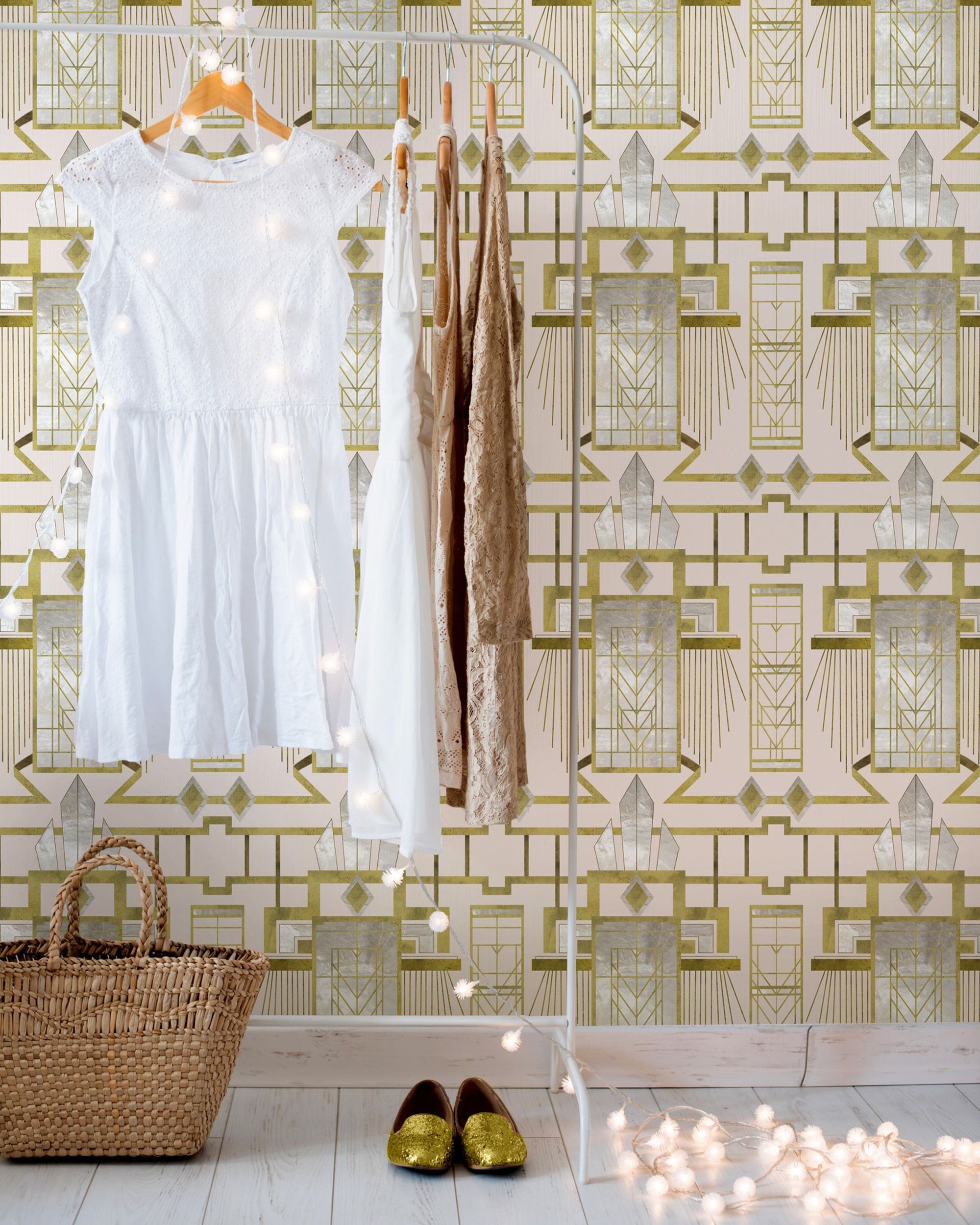 Wallpaper Art Deco Pattern Gold Architectural Motif