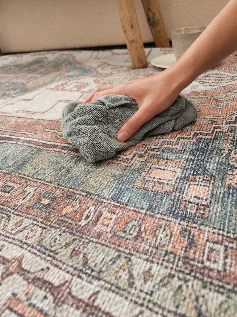 Washable Rug Traditional Pattern Distressed Terracotta Rug