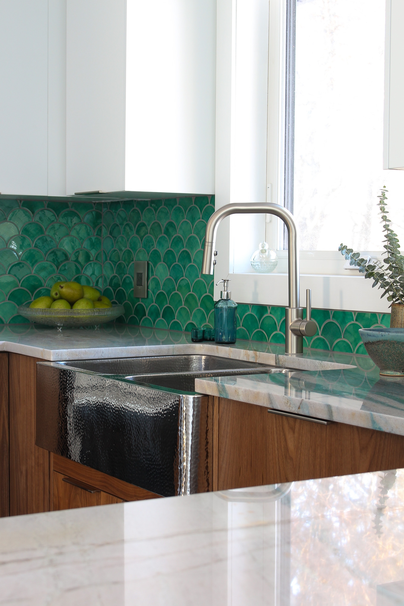 Apron Front Sink With Scalloped Tile and Hammered Metal