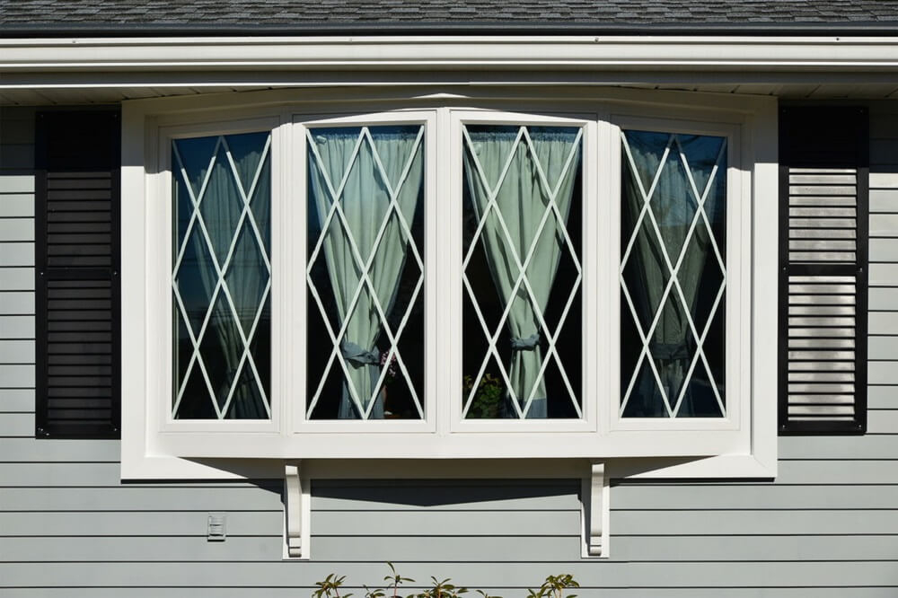 Bay Window - White Traditional Diamond Lattice Muntins And Shutters