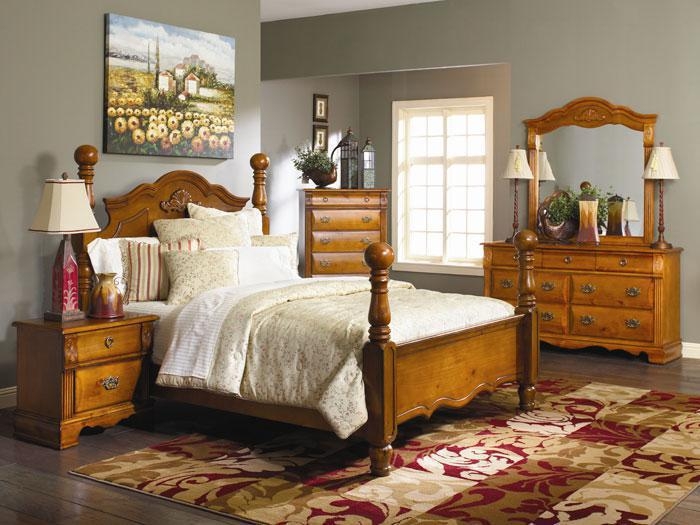 Bedroom Set With Four Poster Frame and Scalloped Wood Details