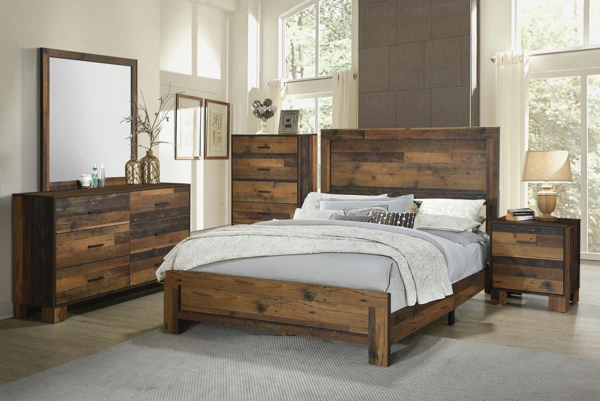 Bedroom Set With Multi-Tonal Weathered Pine Planked Headboard
