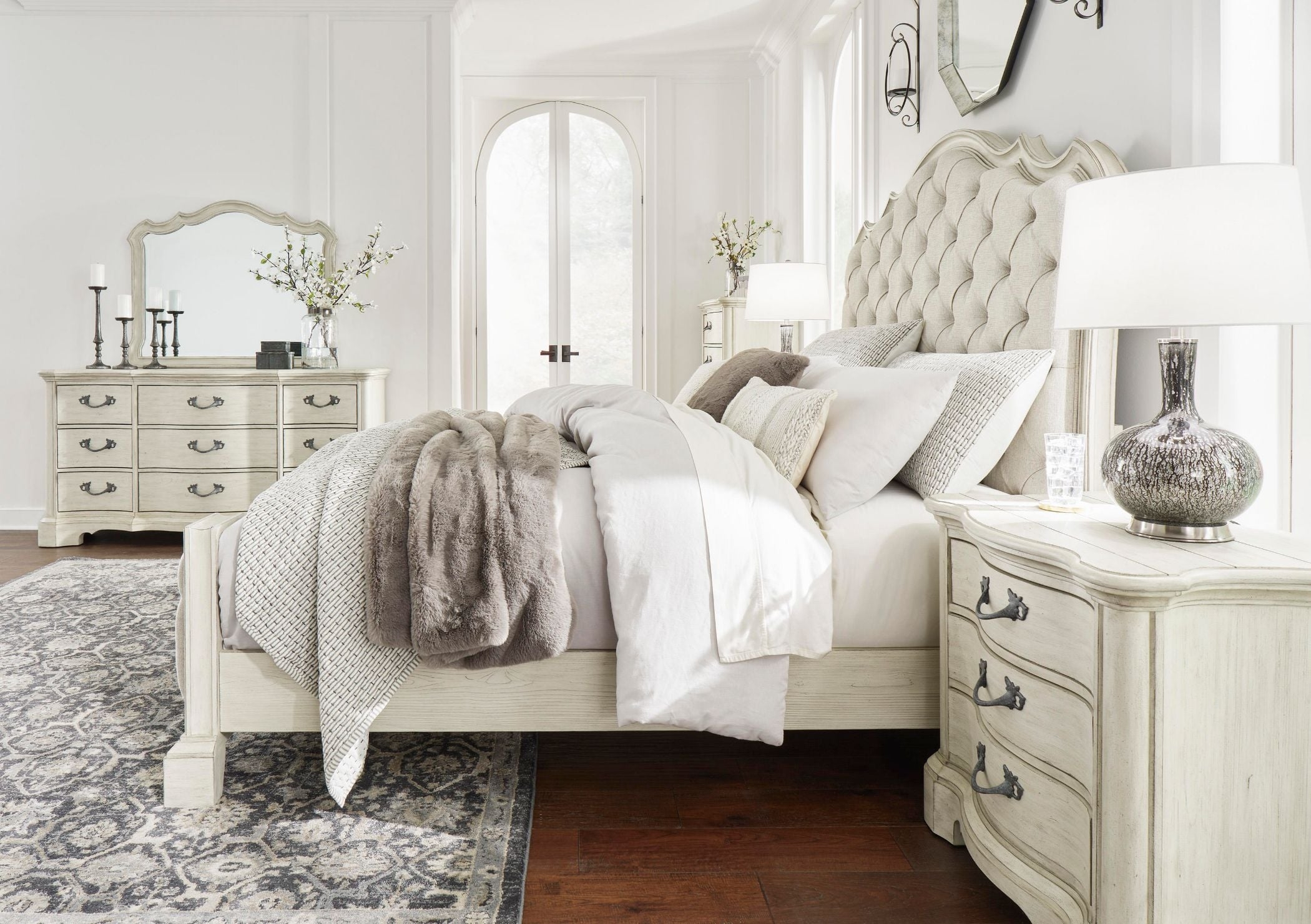 Bedroom Set with Tufted Arched Panel Bed and Scalloped Edges