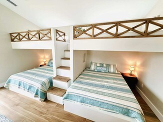 Built-In Bunk Beds: Queen Over Queen X-Pattern Guardrail Bunks