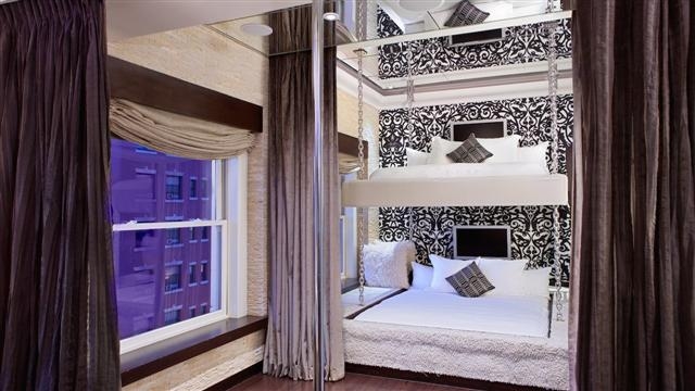Bunk Bed: Suspended Chain Support Mirrored Ceiling Hotel Bed