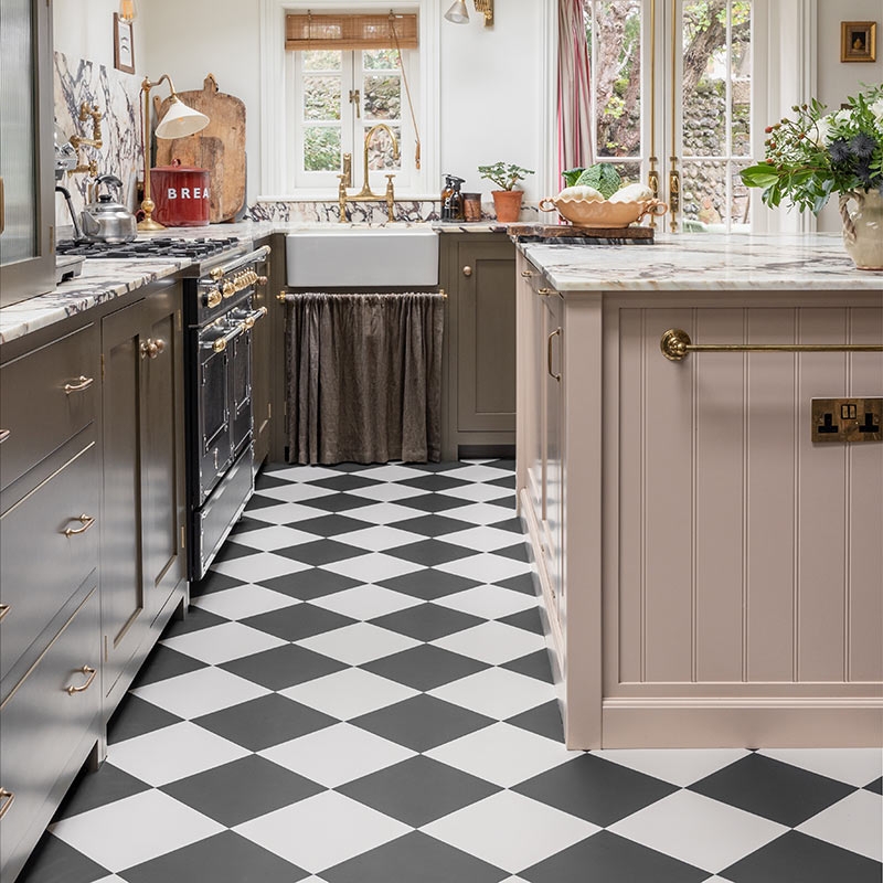 Checkerboard Flooring in English Country Diamond Pattern
