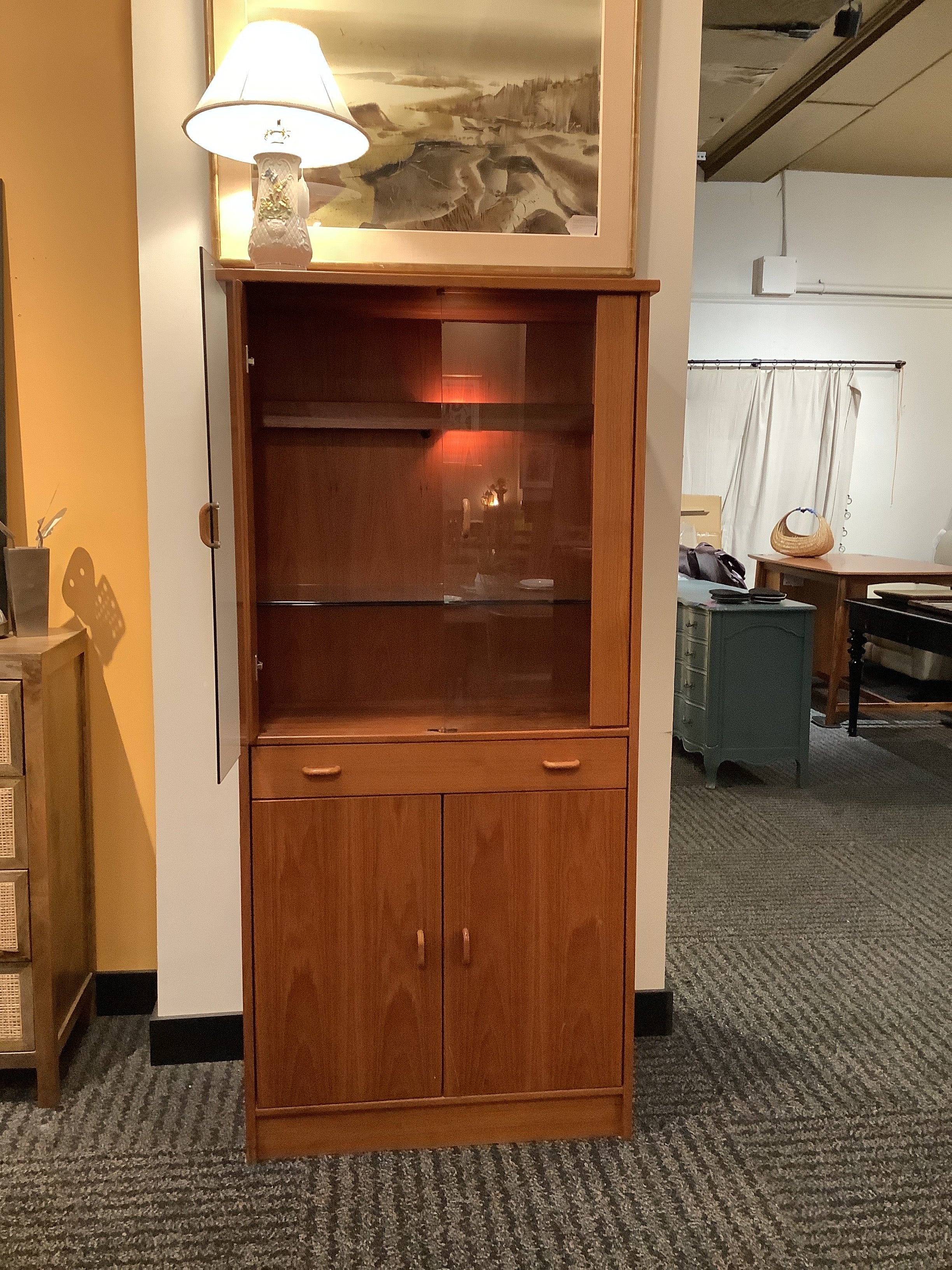 China Hutch | Slim Profile Lighting | Lighted China Hutch