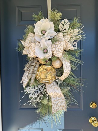 Christmas Swag with Teardrop Shape and Gold Scrollwork
