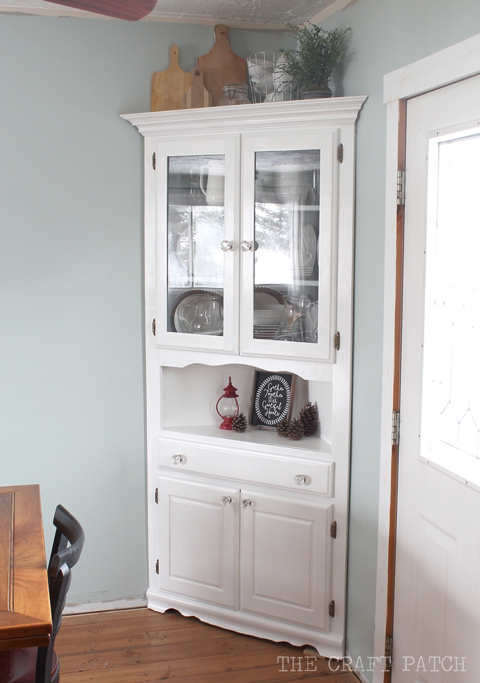 Corner Hutch: Crystal Cabinet Hardware and Scalloped Trim