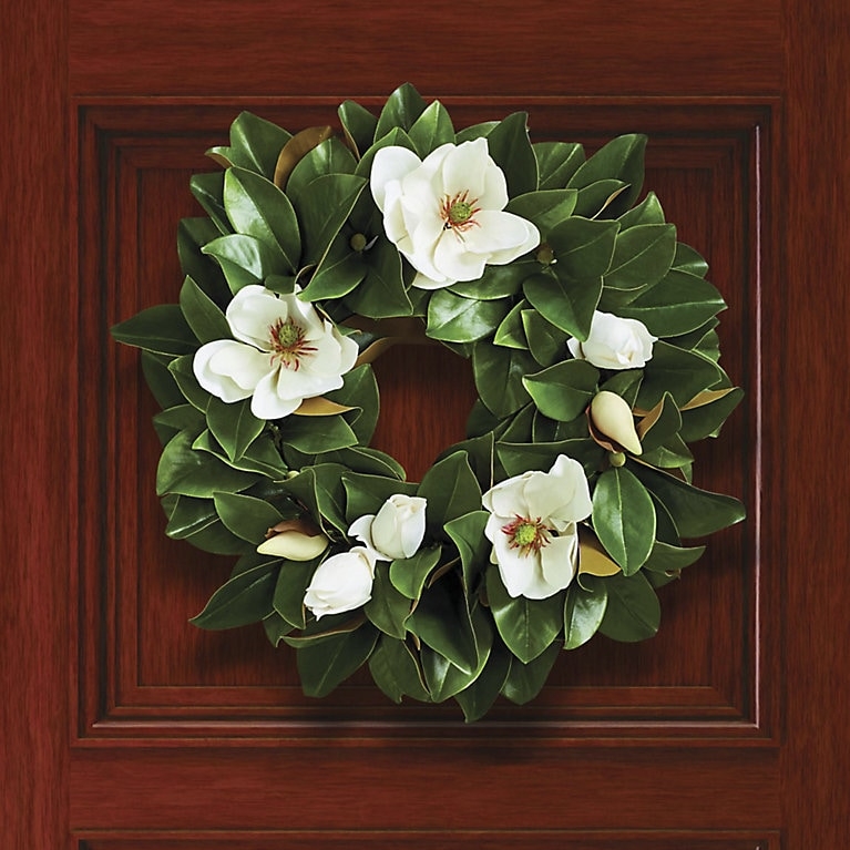 Decorative Wreath with Glossy Leaves and Full Circular Design