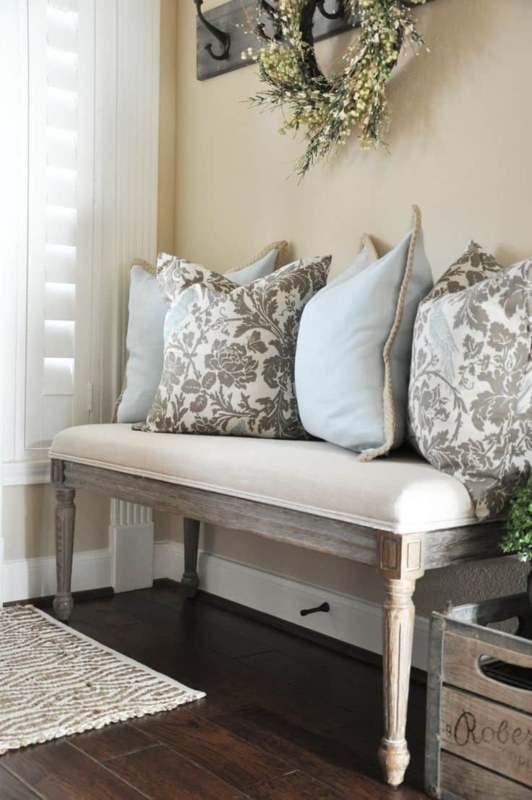 Entryway Bench with Fluted Legs and Distressed Grey Wood