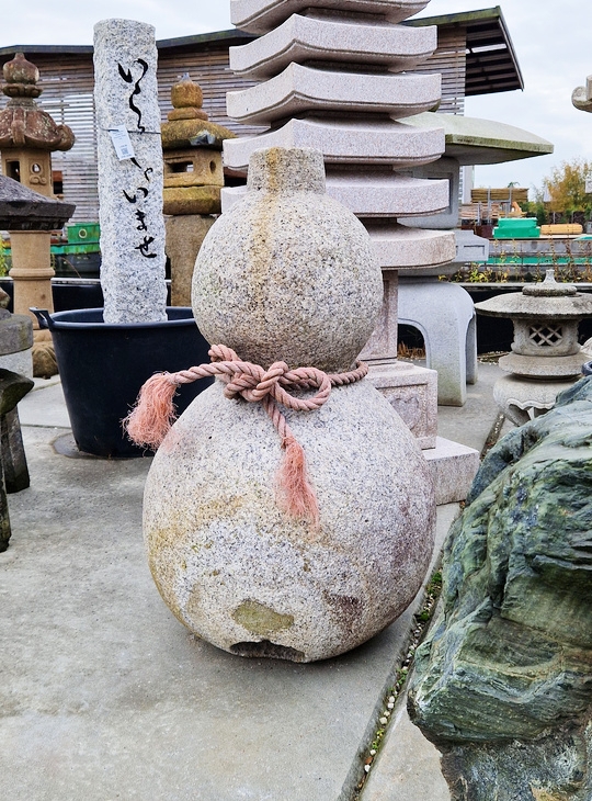 Garden Ornament Tokkuri Shape Pink Rope Stone Flask