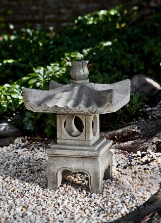 Garden Statue Circular Cutouts Scalloped Stone Tier
