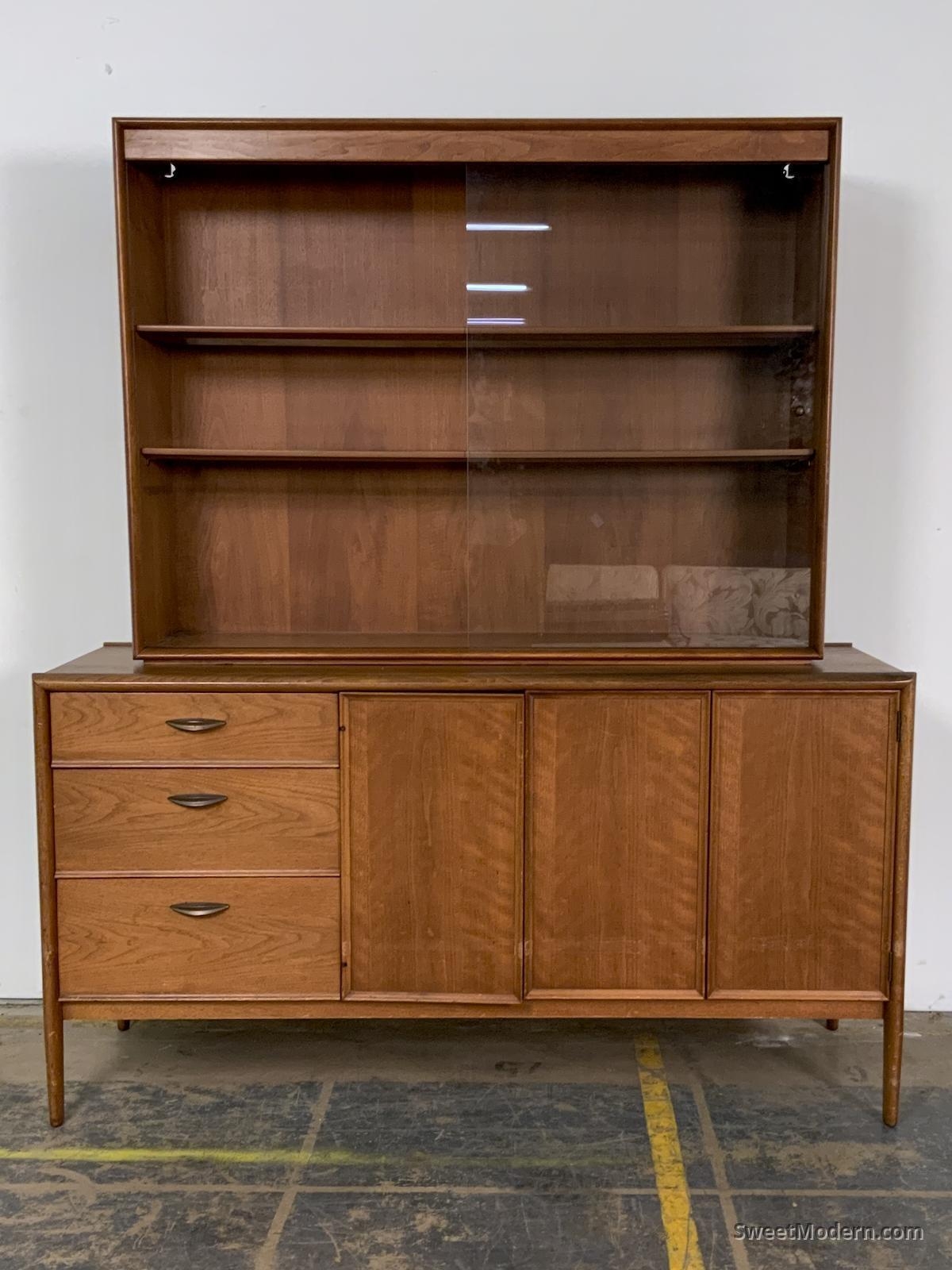 Hutch Cabinet | Integrated Lighting | Drexel Parallel Hutch