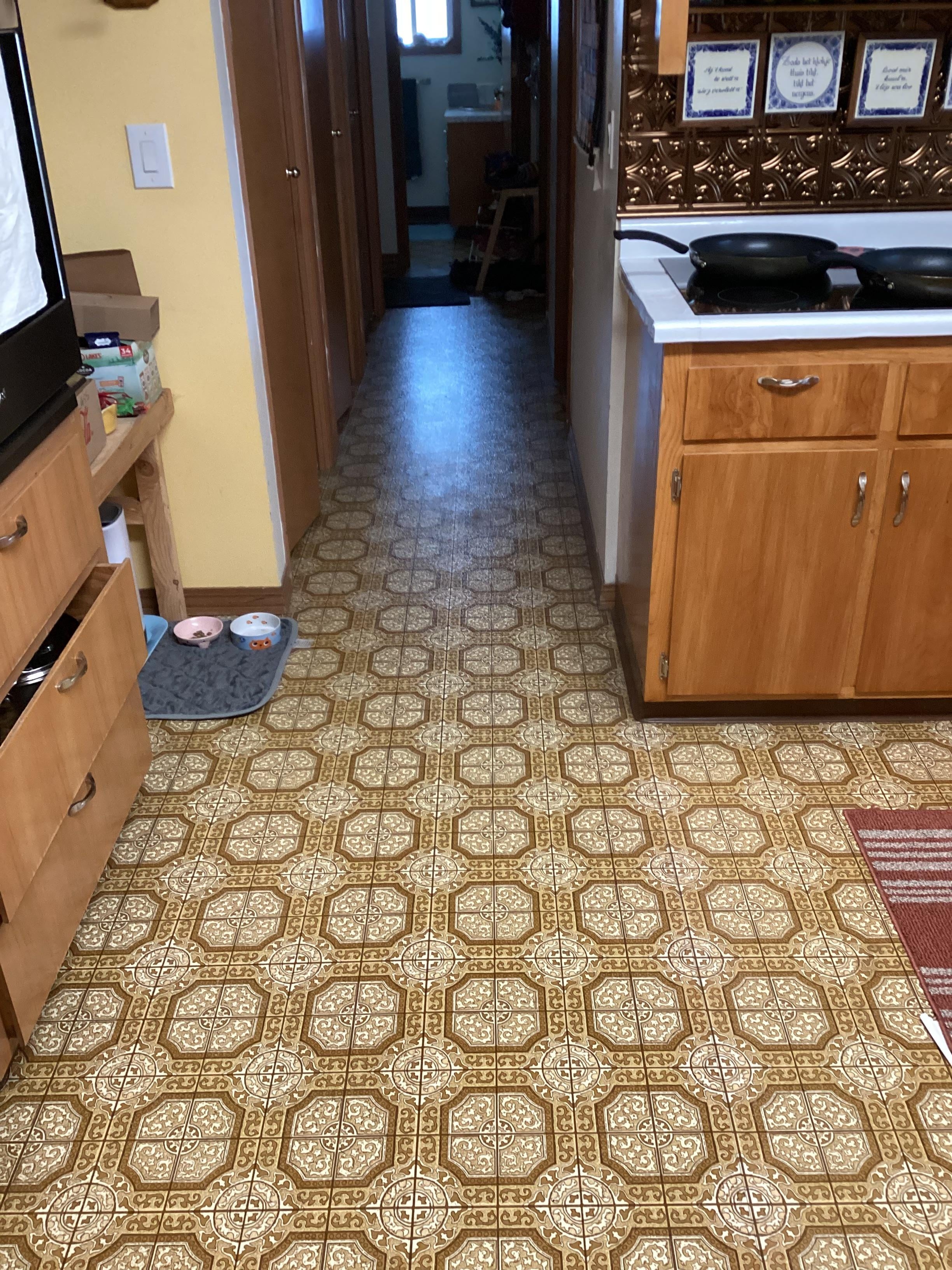 Kitchen Flooring in Warm Brown Retro Medallion Motif Pattern
