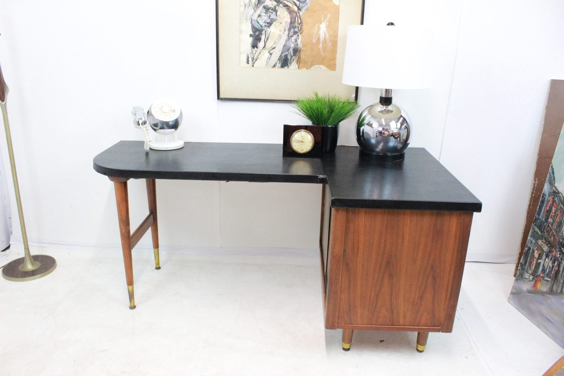 L-Shaped Desk Curved Edge Matte Black Top Tapered Leg Desk