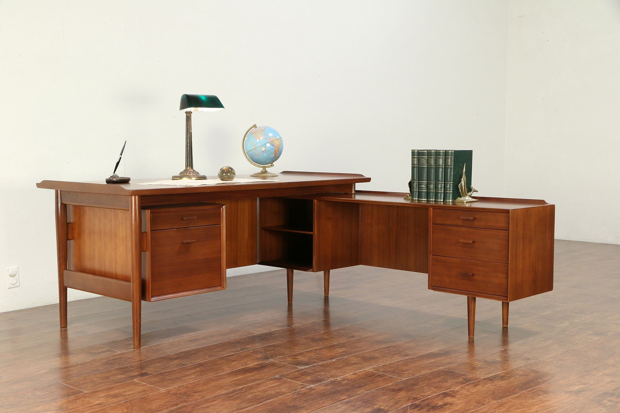 L-Shaped Desk Recessed Pulls Teak Wood Vintage Executive Desk